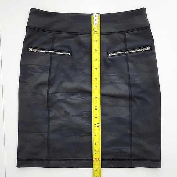 Lululemon Rocket Pencil Skirt Black Retro Grey Camo Zip Pockets Stretch Size 4 - Picture 16 of 16